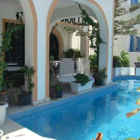 Hotel Koralli Kamári エクステリア 写真