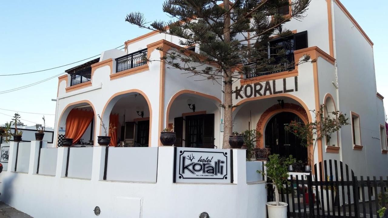Hotel Koralli Kamári エクステリア 写真