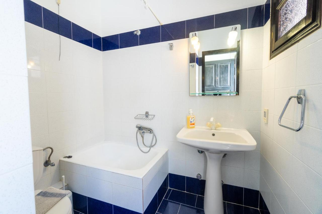 Hotel Koralli Kamári エクステリア 写真