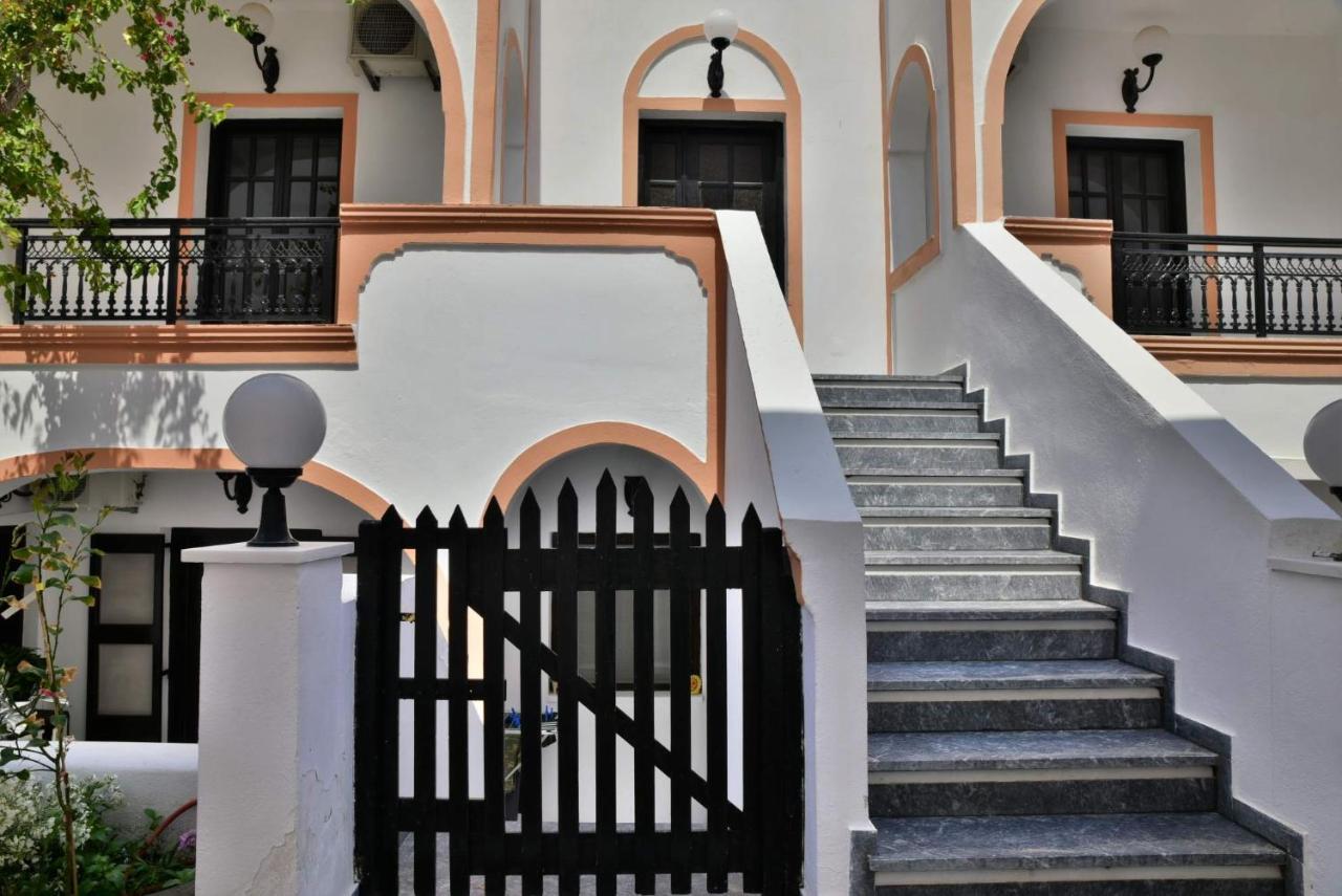 Hotel Koralli Kamári エクステリア 写真