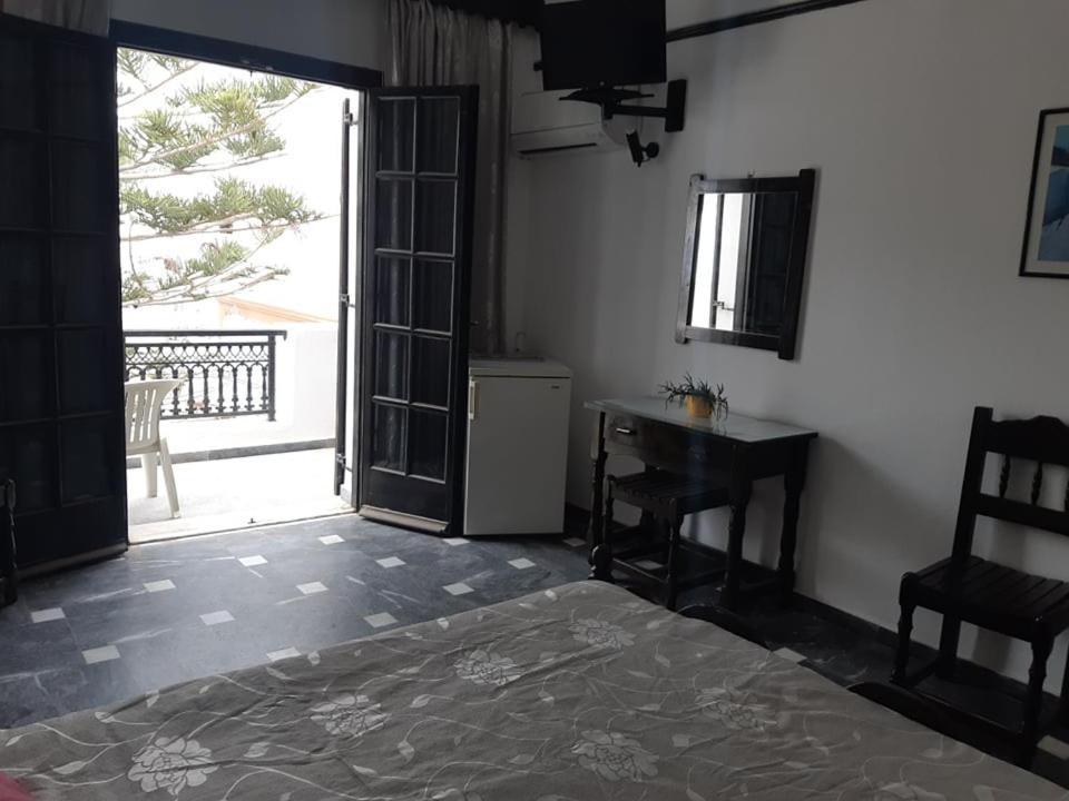 Hotel Koralli Kamári エクステリア 写真