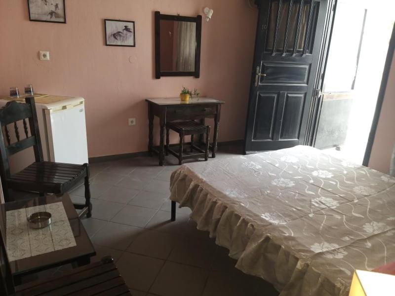Hotel Koralli Kamári エクステリア 写真