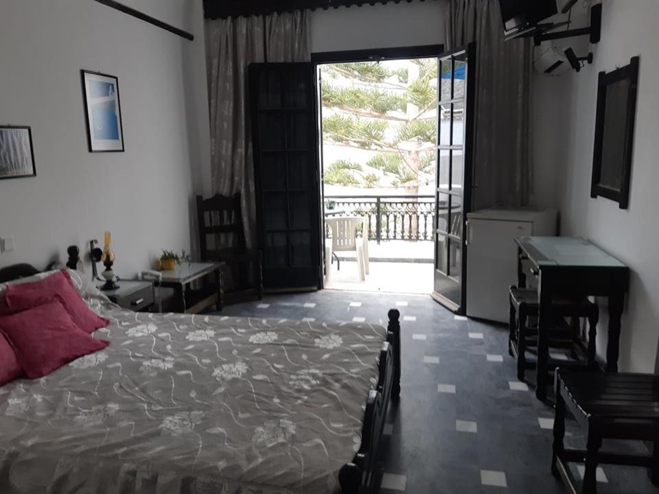 Hotel Koralli Kamári エクステリア 写真