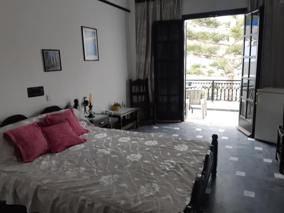 Hotel Koralli Kamári エクステリア 写真