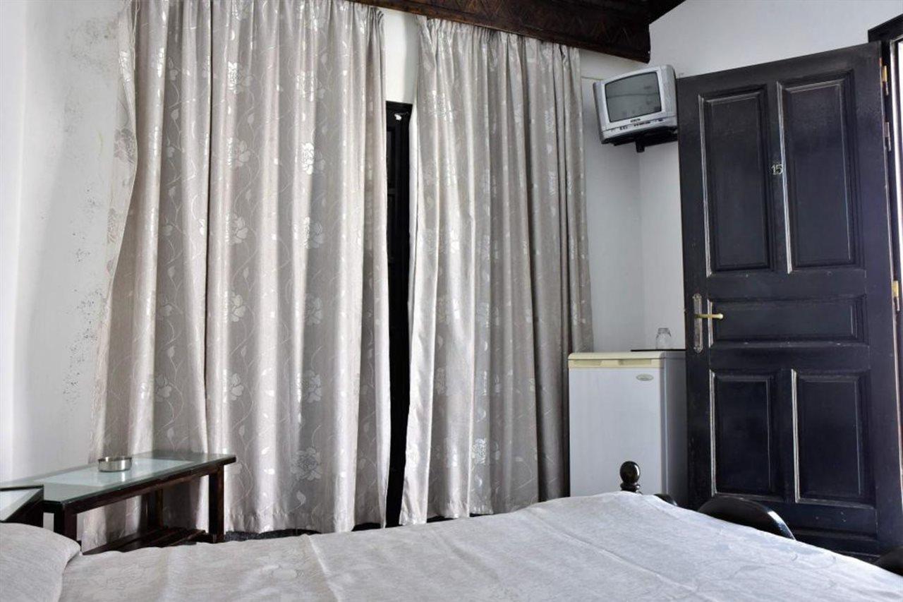 Hotel Koralli Kamári エクステリア 写真
