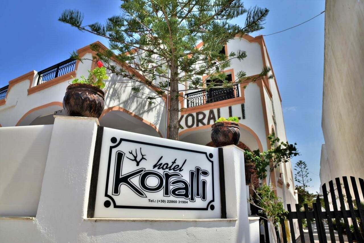 Hotel Koralli Kamári エクステリア 写真