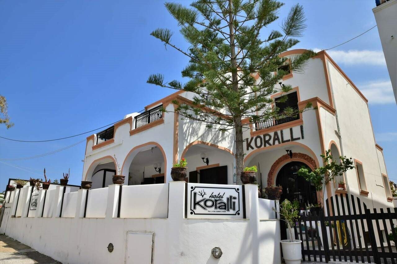 Hotel Koralli Kamári エクステリア 写真